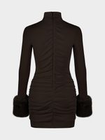 Платье с меховыми манжетами