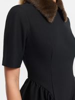 Платье с меховым воротником