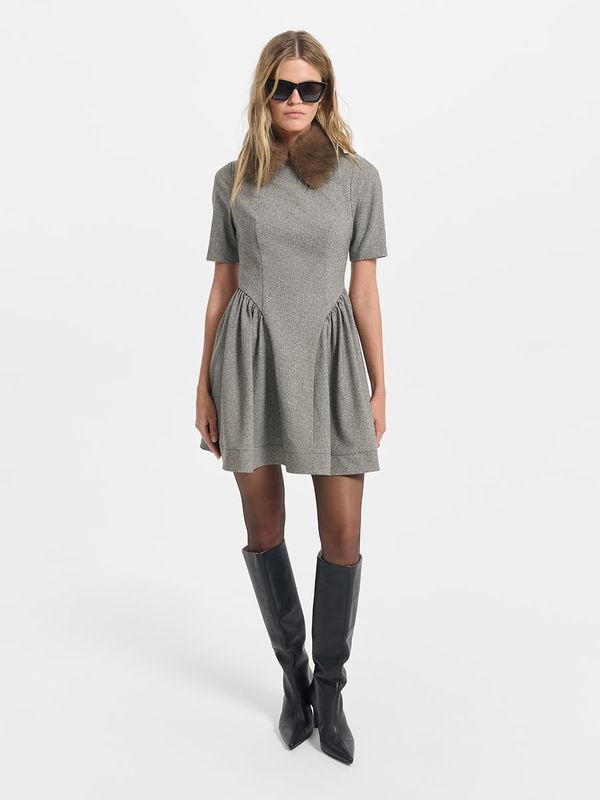 Платье с меховым воротником