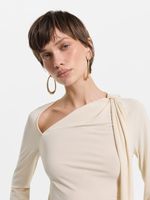 Лонгслив с асимметричным вырезом