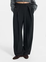 Брюки с защипами