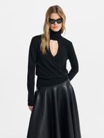 Водолазка с вырезом