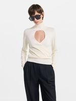 Водолазка с вырезом