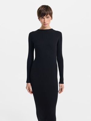 

Трикотажное платье миди в рубчик