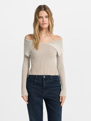 

Джемпер с открытыми плечами