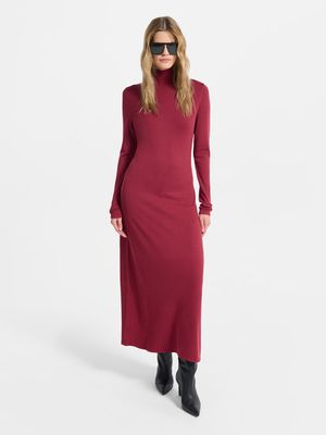 

Трикотажное платье миди