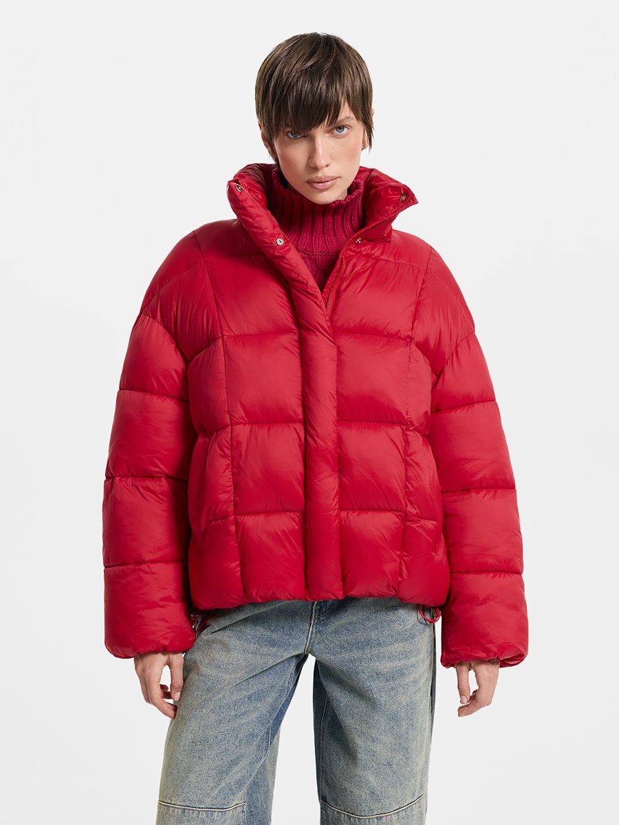 Стеганый пуховик с капюшоном