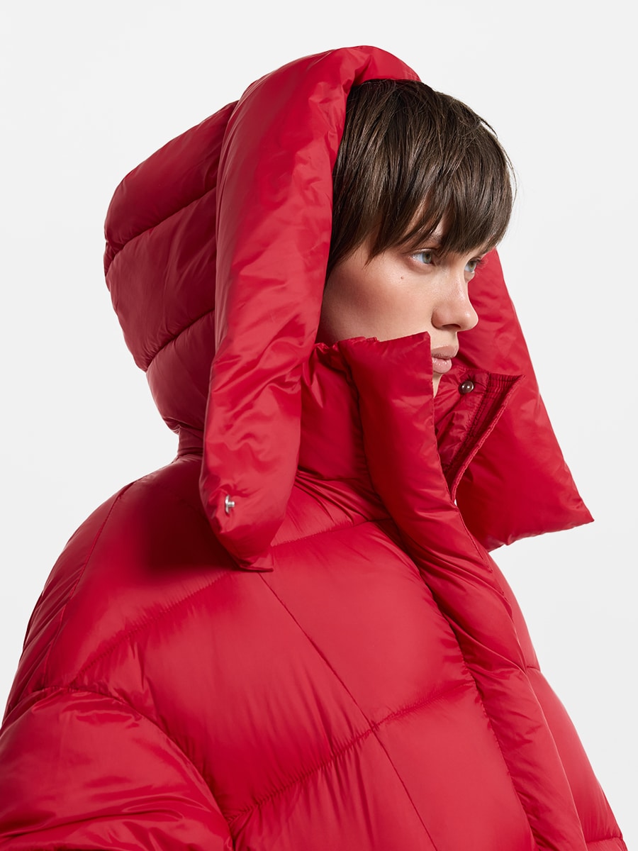 Стеганый пуховик с капюшоном