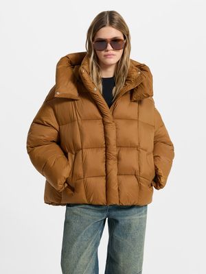 

Стеганый пуховик с капюшоном