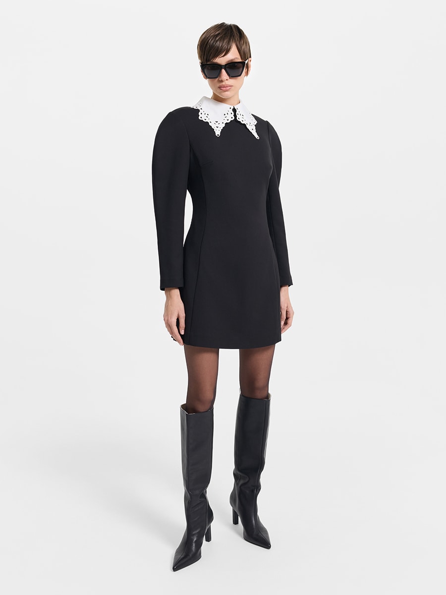 Платье с кружевным воротником
