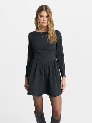 

Платье мини с вырезом на спине