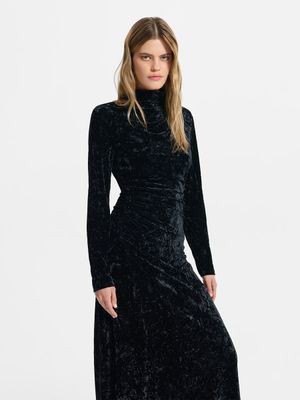 

Бархатное платье с открытой спиной