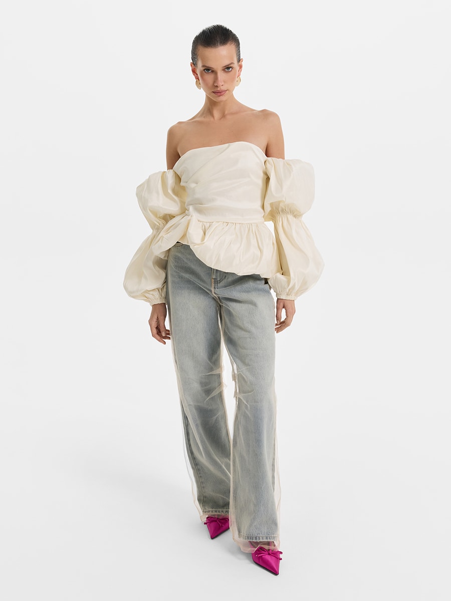 Топ с объемными рукавами