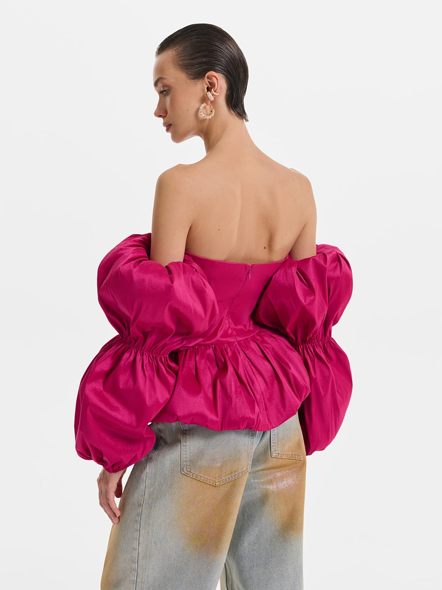 Топ с объемными рукавами