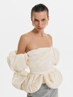 Топ с объемными рукавами