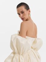 Топ с объемными рукавами