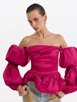 Топ с объемными рукавами