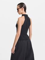 Топ с брошью