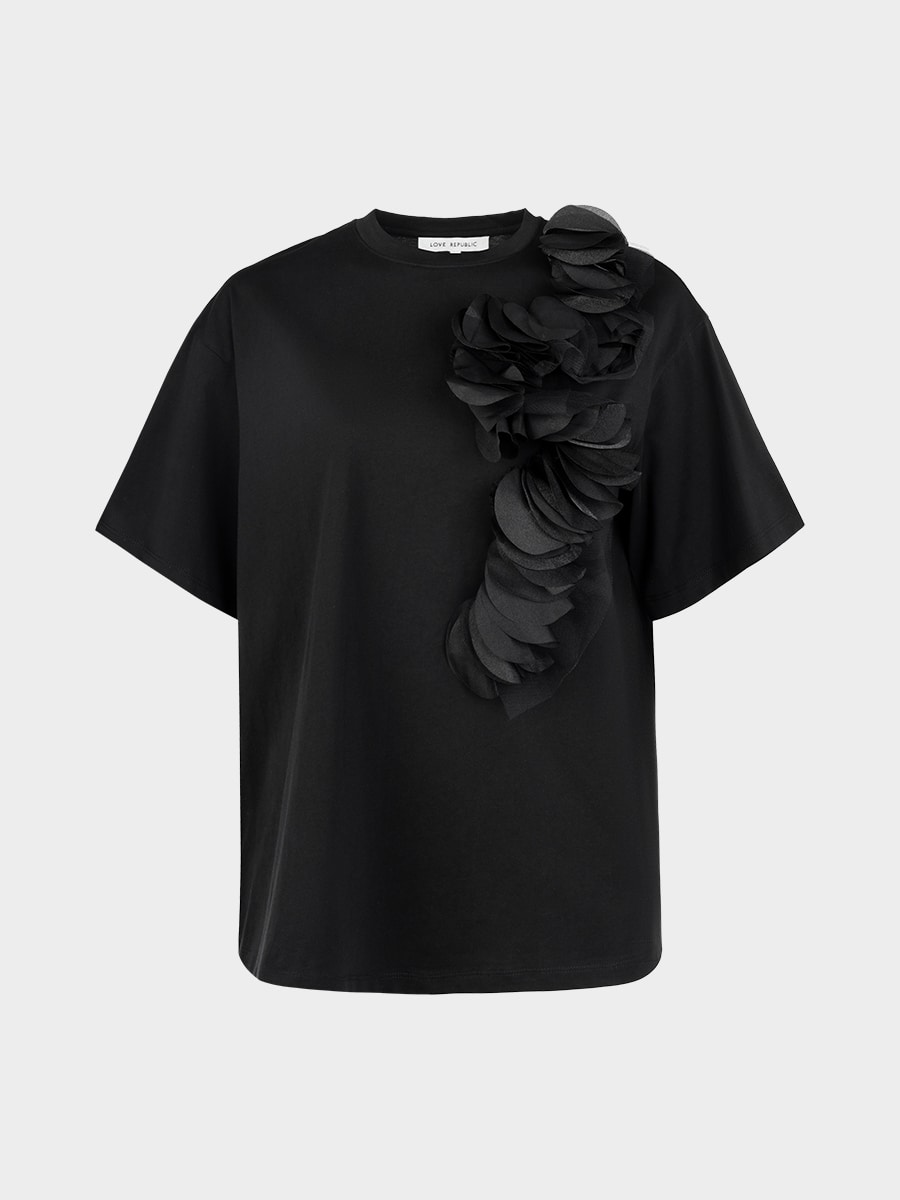 Футболка с объемным декором