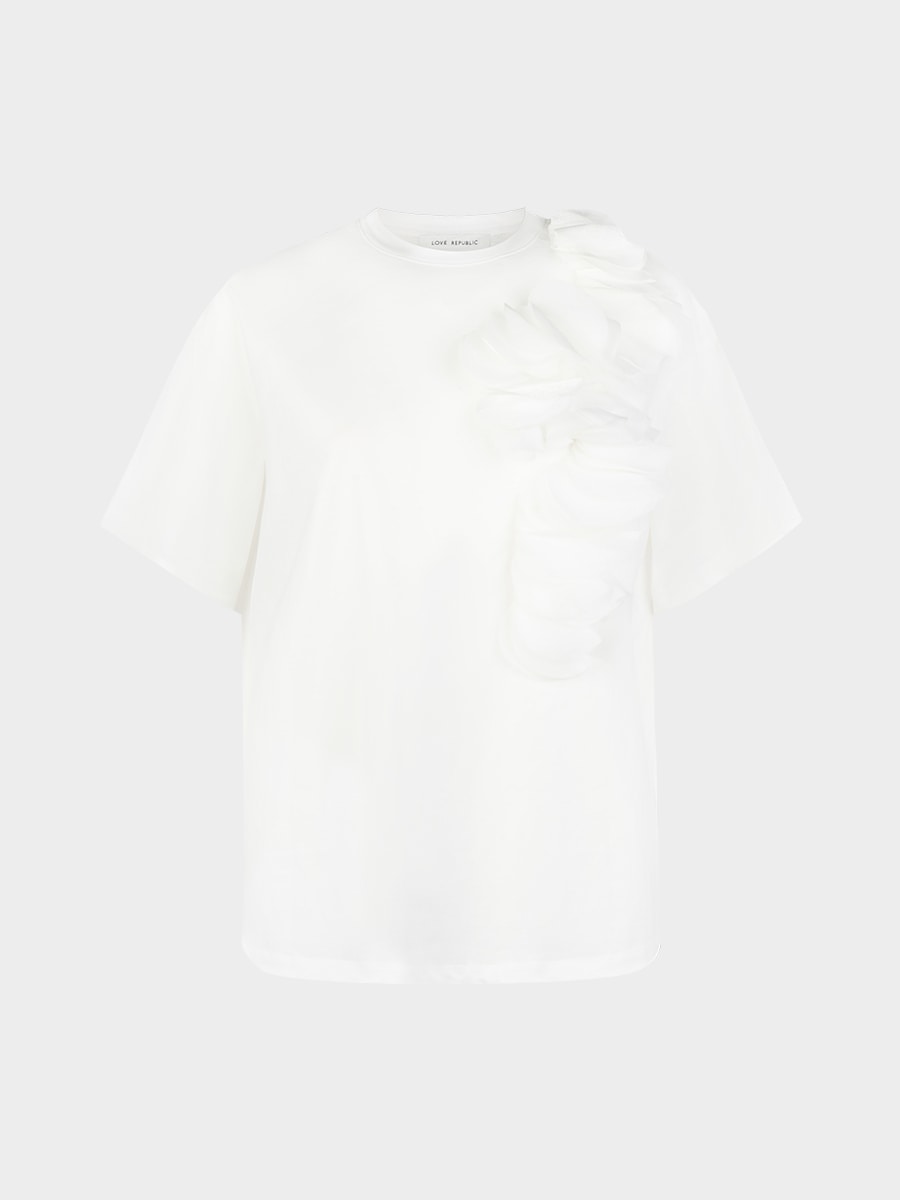 Футболка с объемным декором