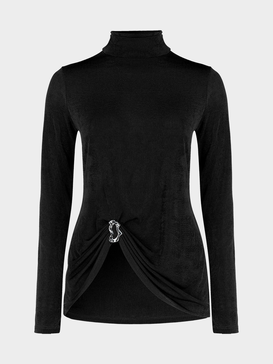 Водолазка с брошью