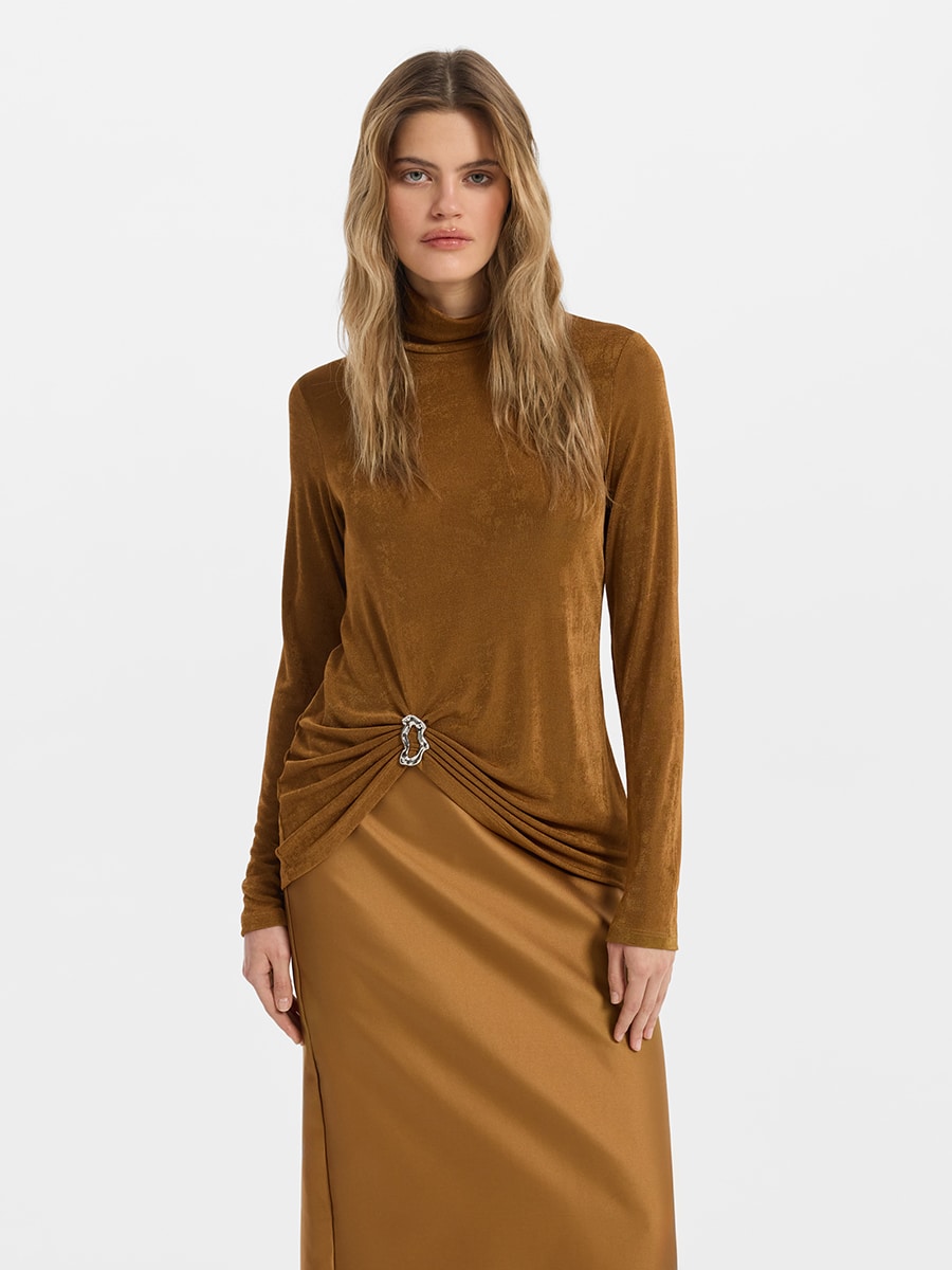 Водолазка с брошью 5452118351-63