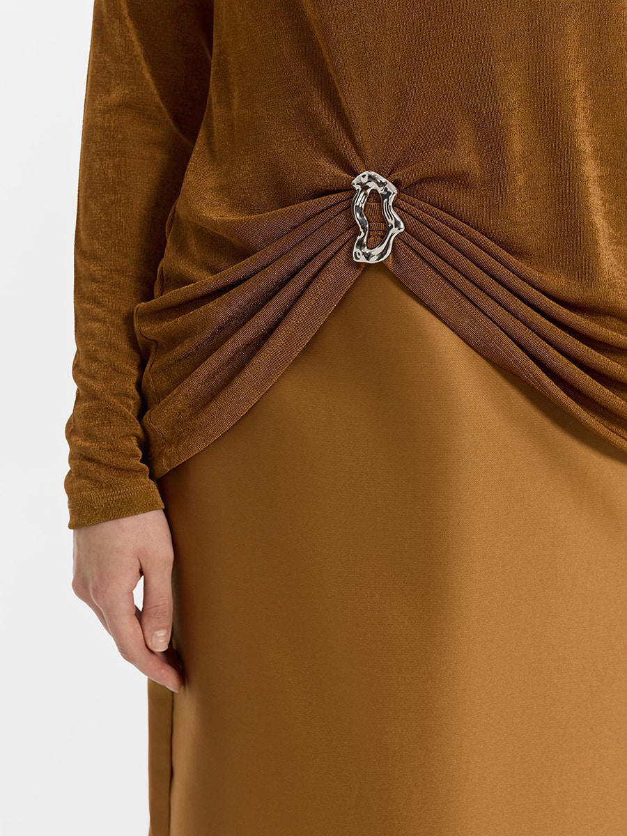 Водолазка с брошью 5452118351-63