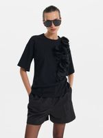 Футболка с объемным декором