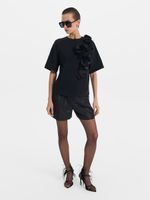 Футболка с объемным декором