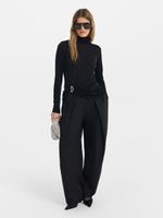 Водолазка с брошью