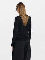 Водолазка с брошью