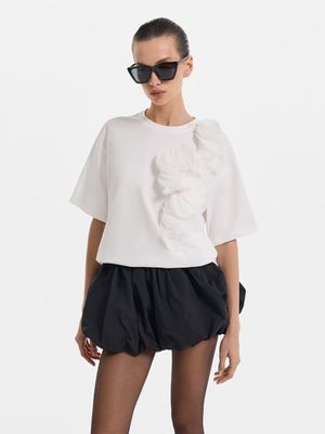 

Футболка с объемным декором