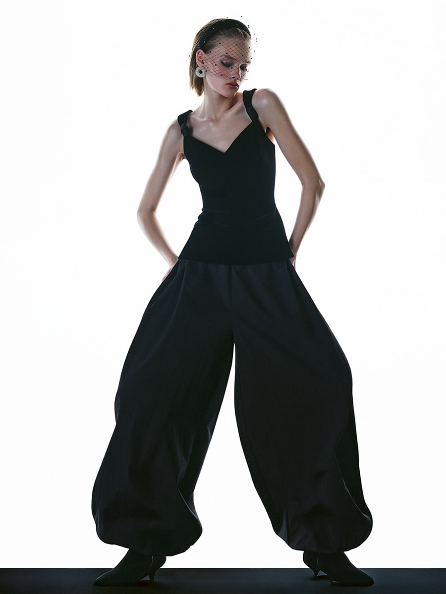 Объемные брюки из плотной ткани с хлопком