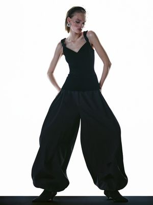 

Объемные брюки из плотной ткани с хлопком