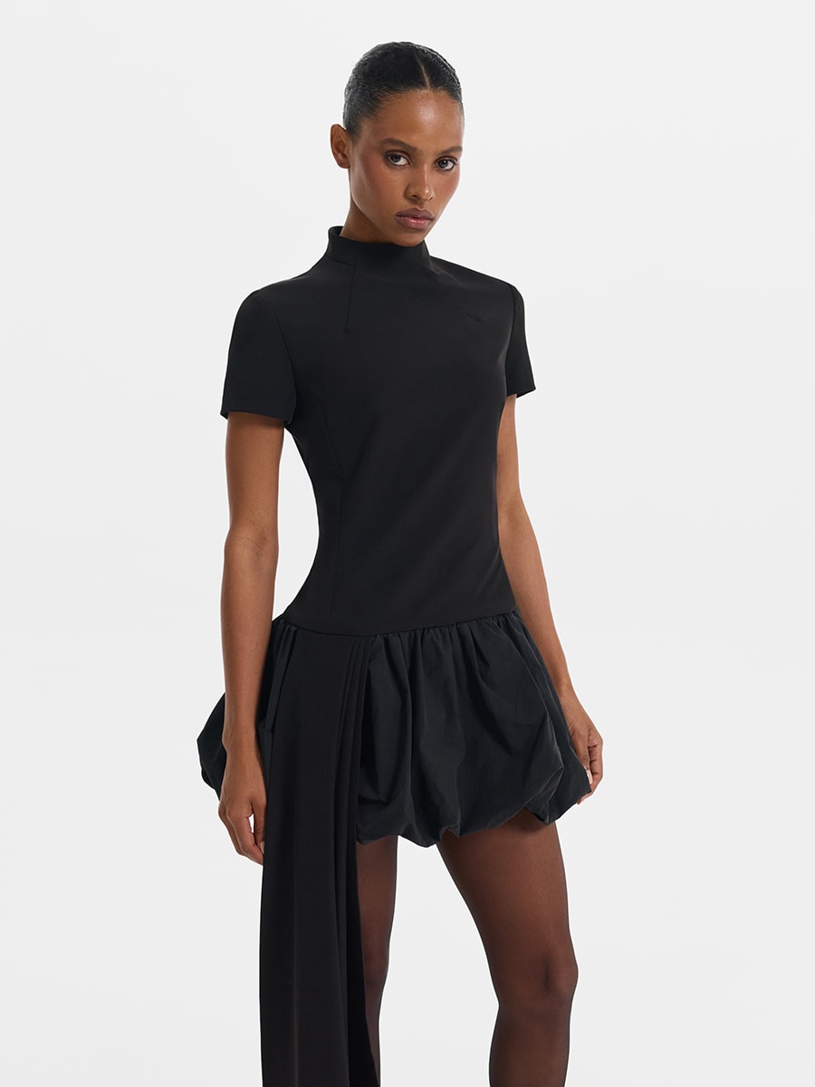 Платье мини со шлейфом