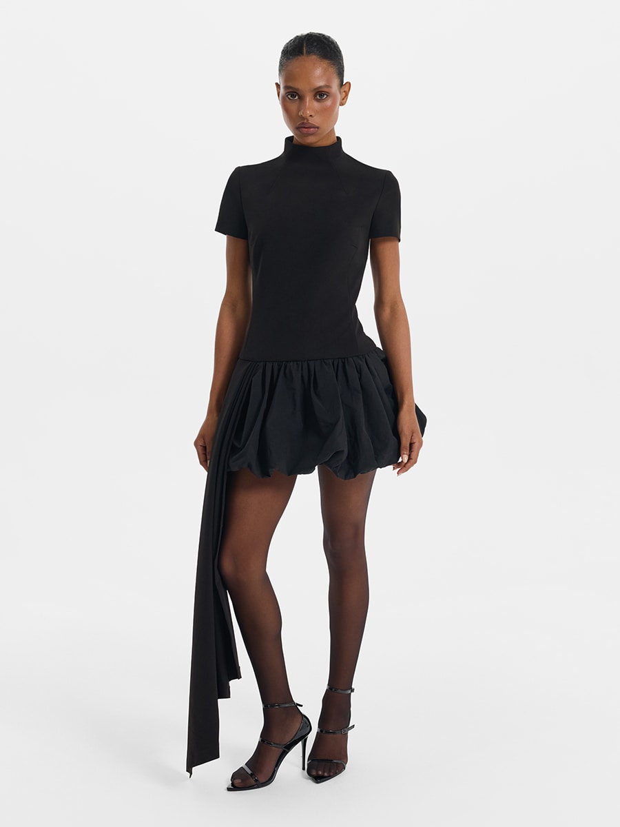 Платье мини со шлейфом