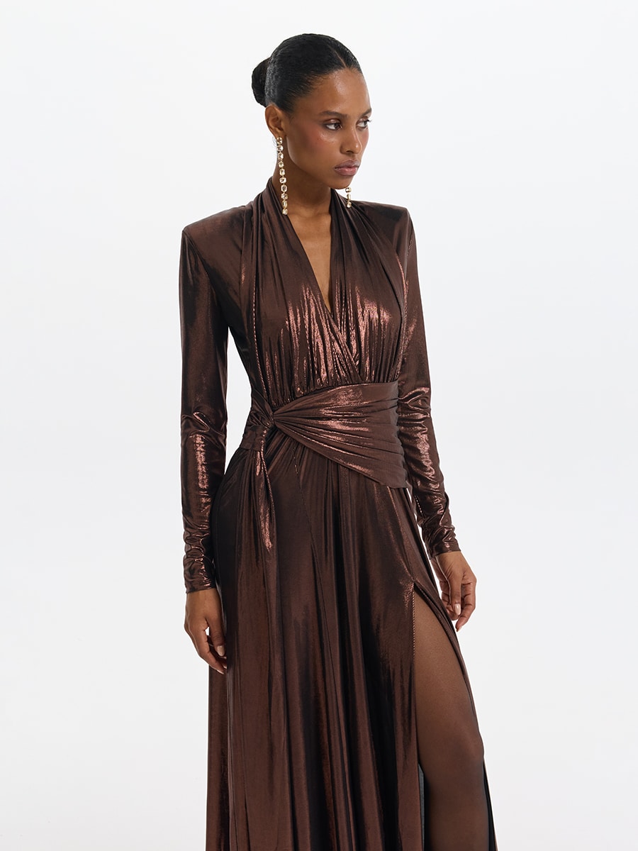 Платье из блестящей ткани