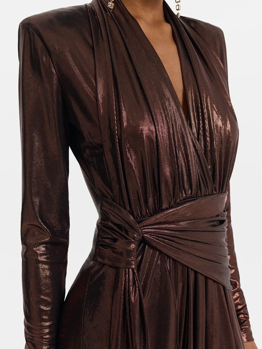 Платье из блестящей ткани