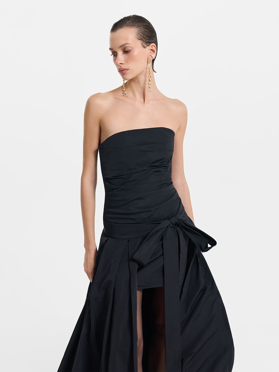 Платье со съемным шлейфом