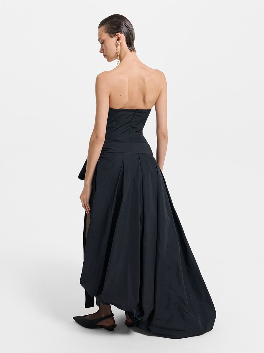 Платье со съемным шлейфом