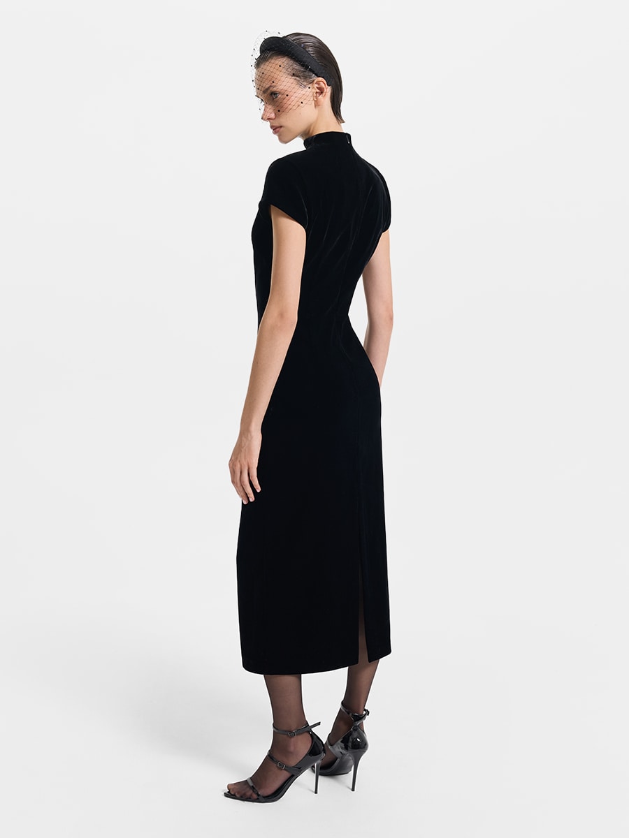 Бархатное платье-футляр