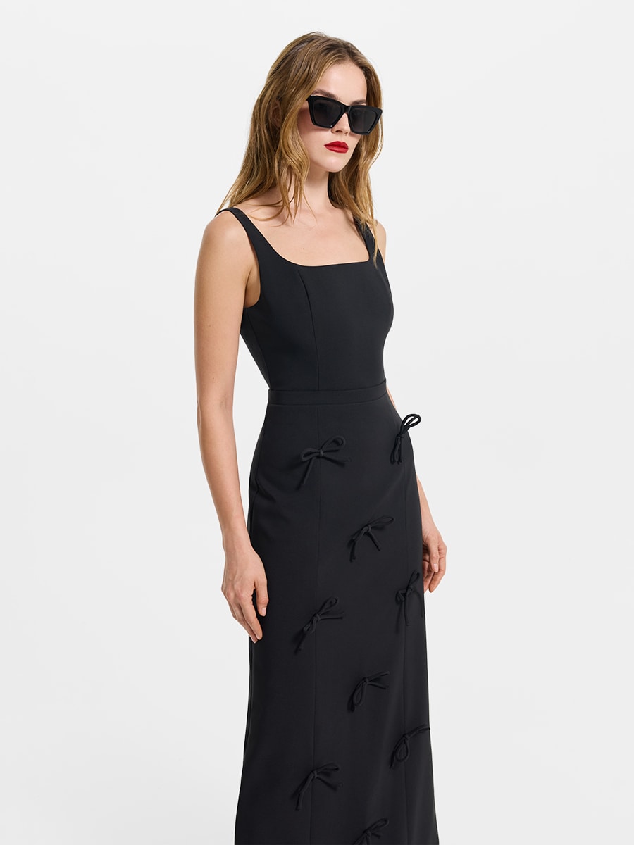 Платье-футляр с бантами