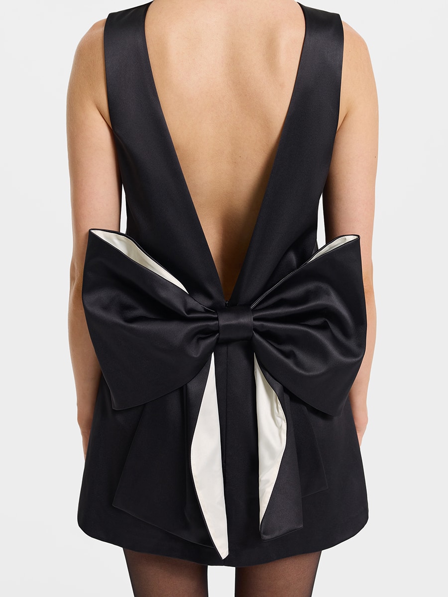 Комбинезон с объемным бантом