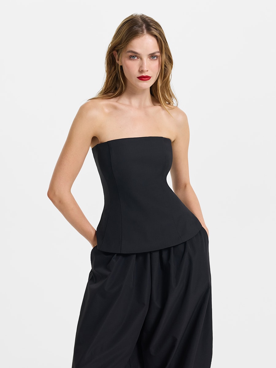 Комбинезон с открытыми плечами