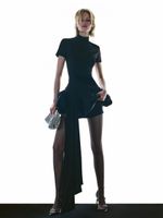 Платье мини со шлейфом