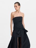 Платье со съемным шлейфом