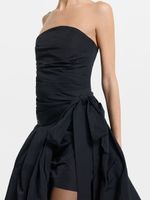 Платье со съемным шлейфом