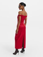 Платье с открытыми плечами