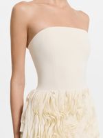 Платье с объемным подолом