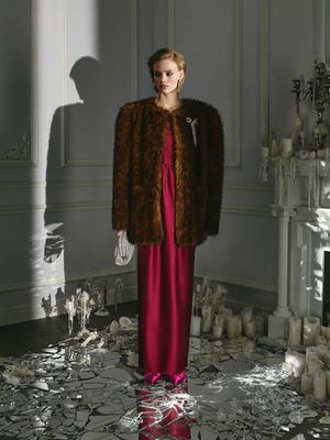 

Платье-бандо с объемным подолом